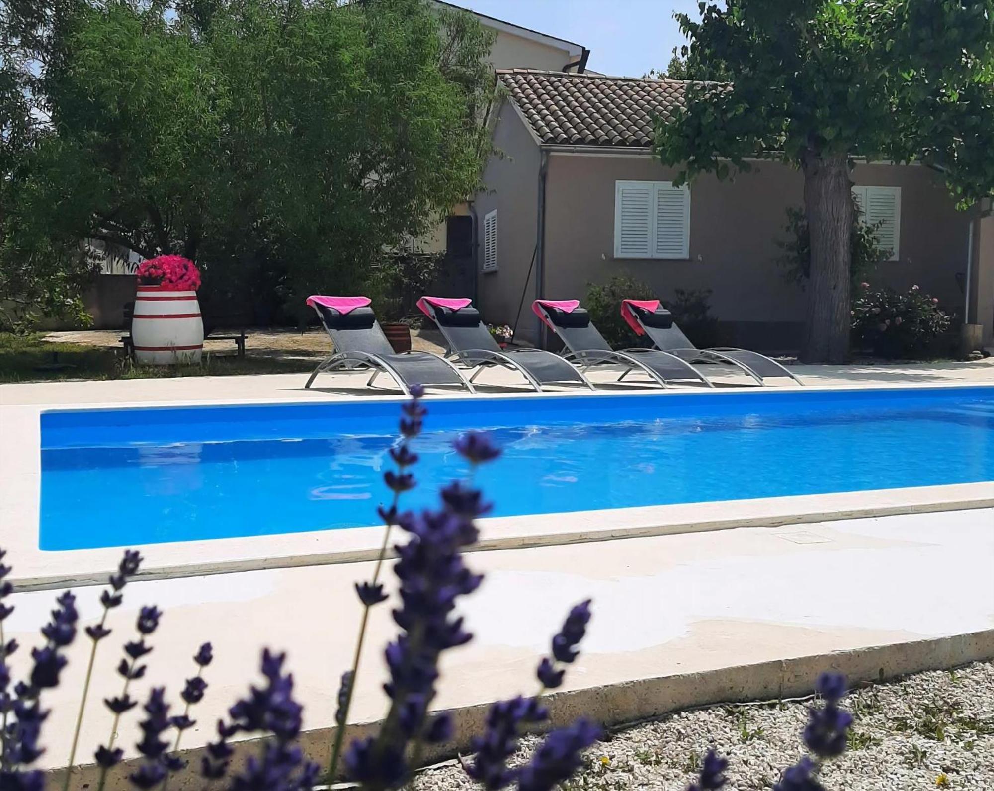 Ferienhaus Aqua Mit Pool Jadreški Dış mekan fotoğraf